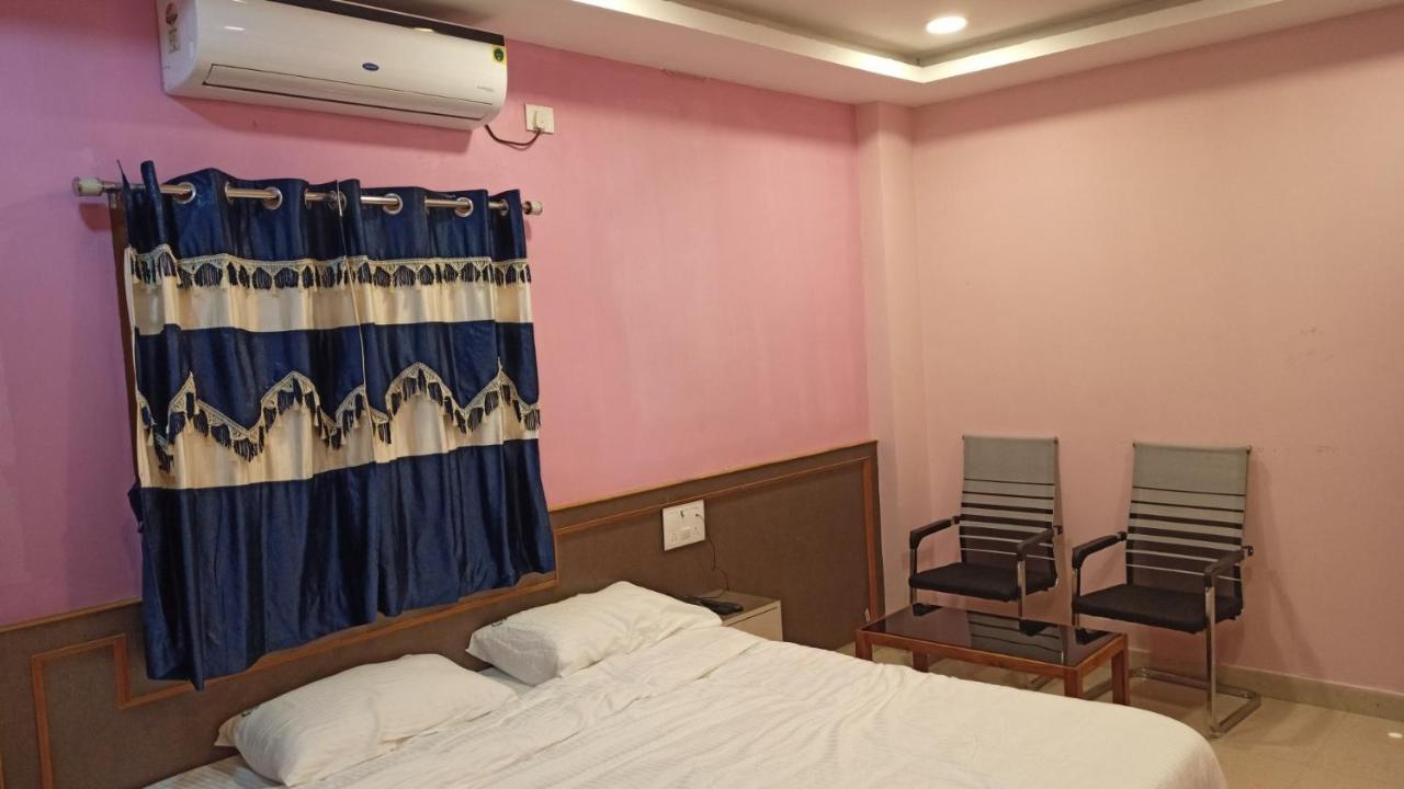 Aarthi Residency Hotel Карайкуди Екстериор снимка