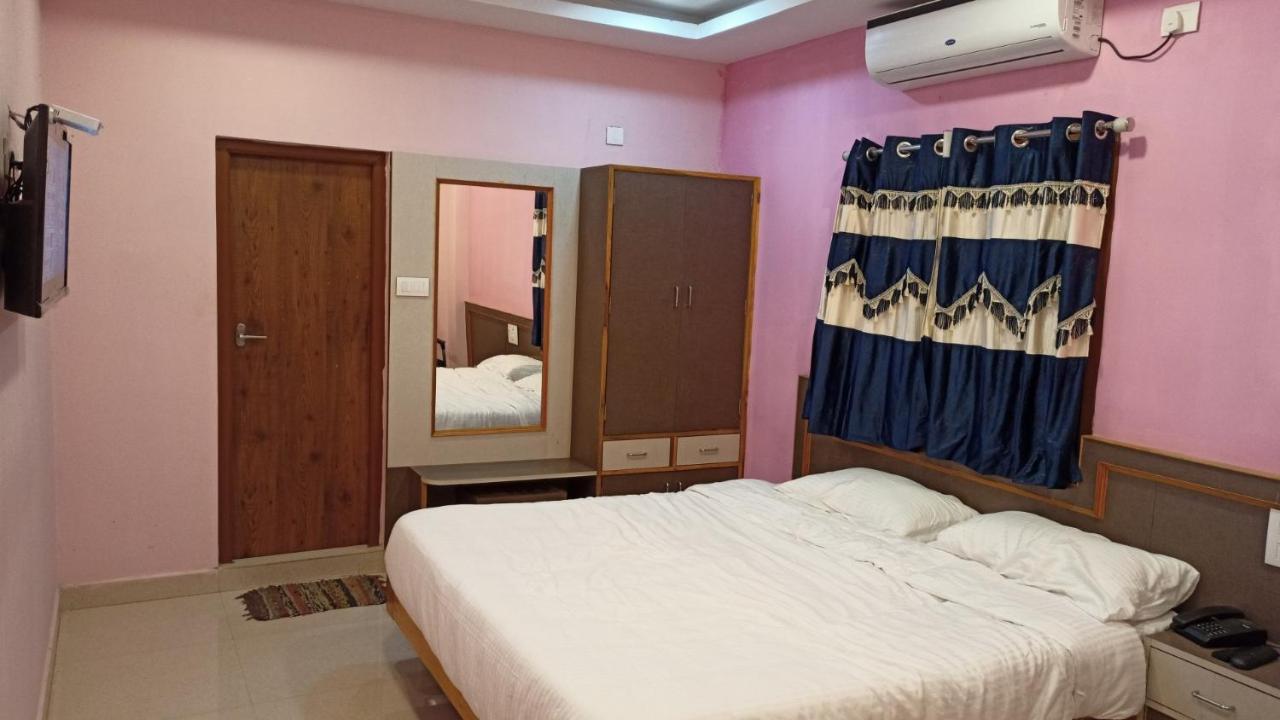 Aarthi Residency Hotel Карайкуди Екстериор снимка