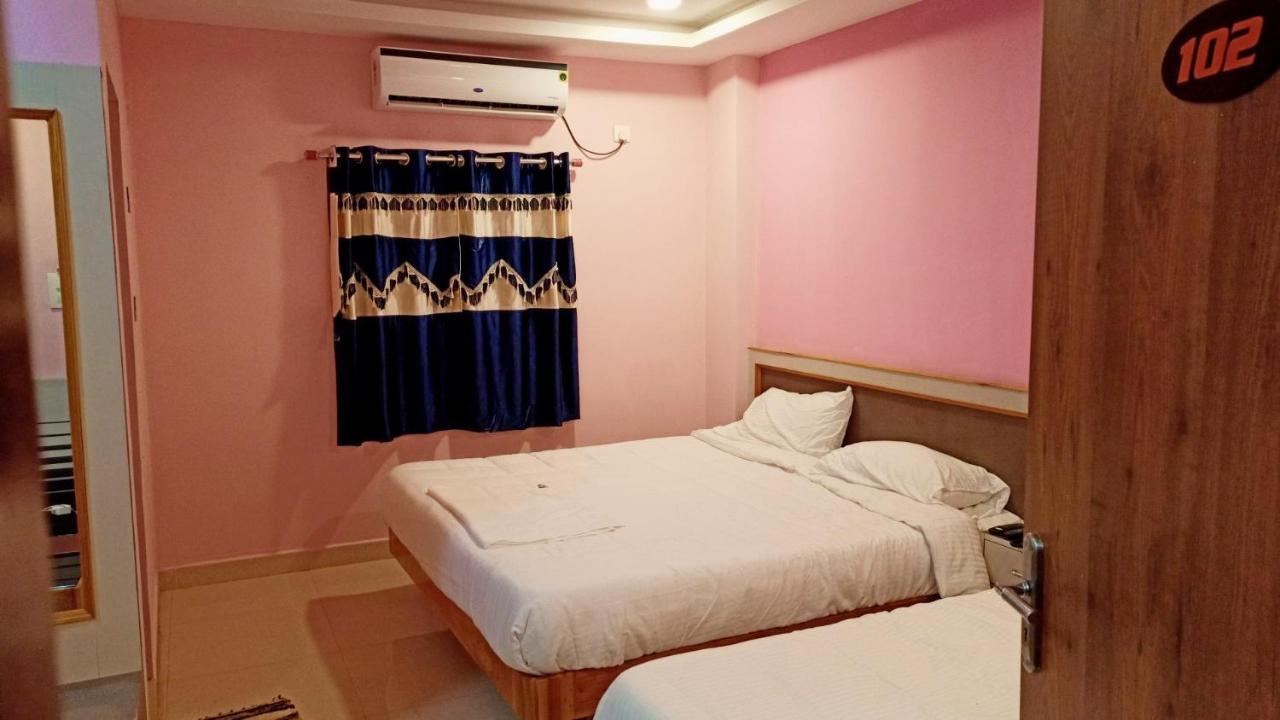 Aarthi Residency Hotel Карайкуди Екстериор снимка