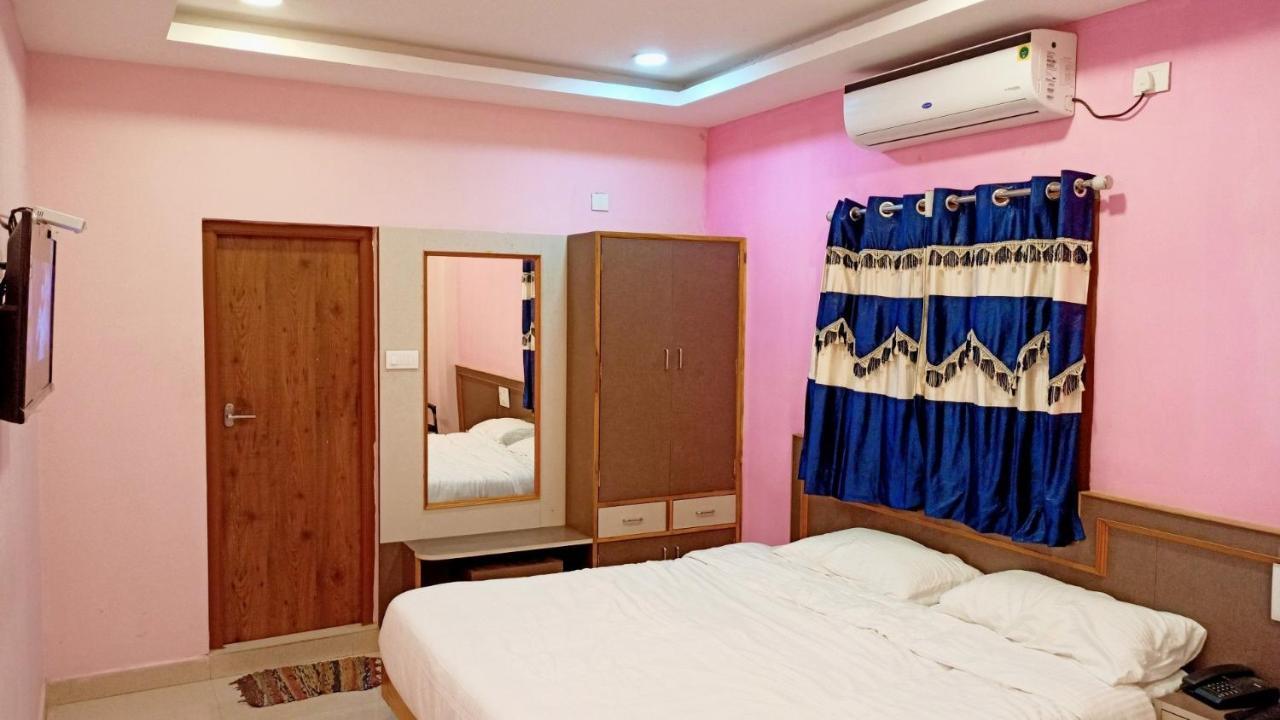 Aarthi Residency Hotel Карайкуди Екстериор снимка