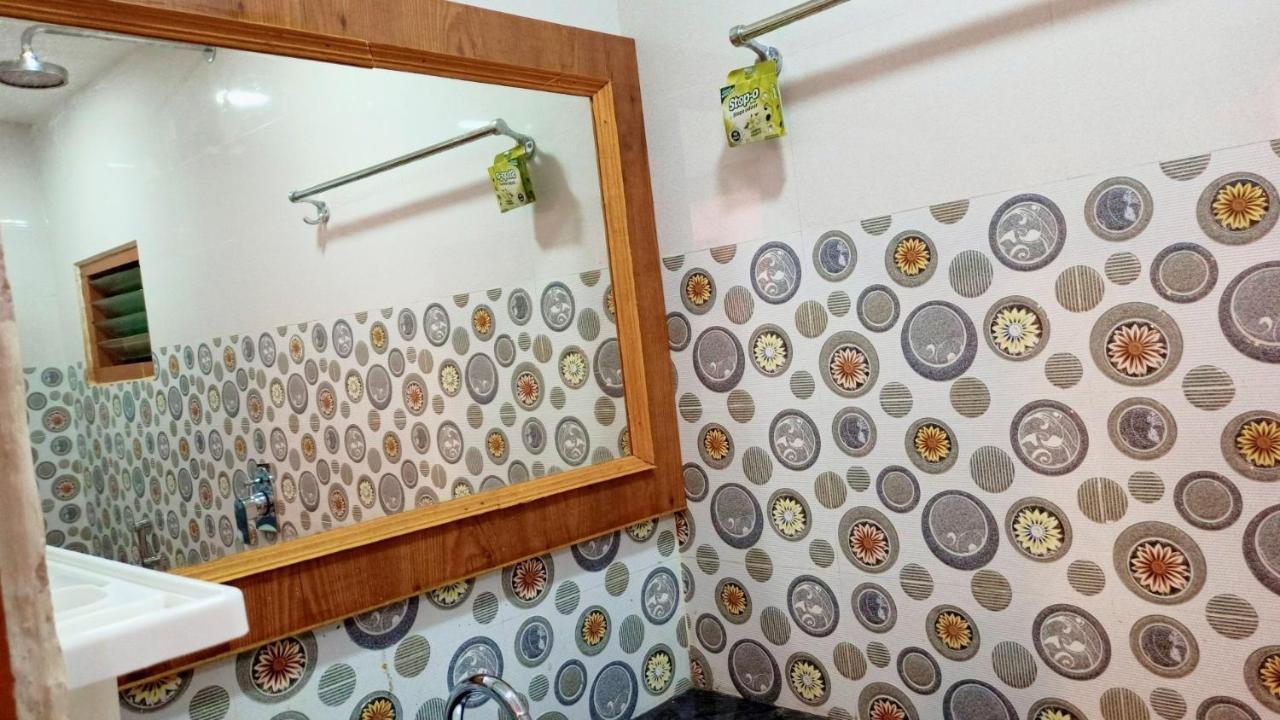 Aarthi Residency Hotel Карайкуди Екстериор снимка