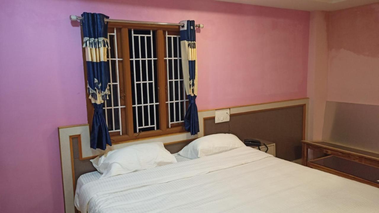 Aarthi Residency Hotel Карайкуди Екстериор снимка
