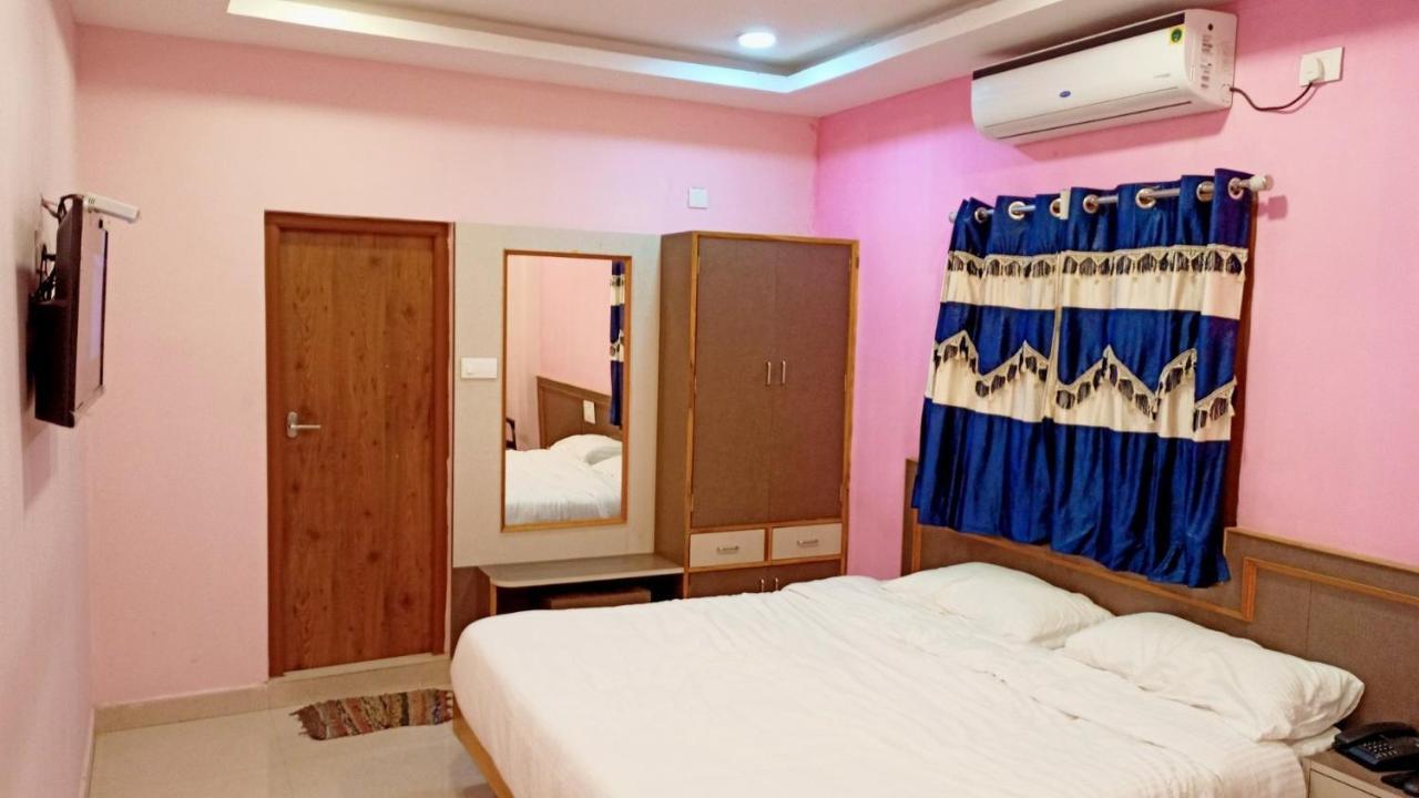 Aarthi Residency Hotel Карайкуди Екстериор снимка